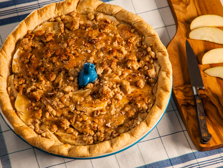 Caramel Apple Crumb Pie