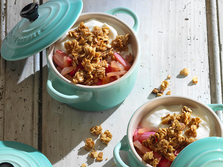Rhubarb and ginger crunchy crumbles